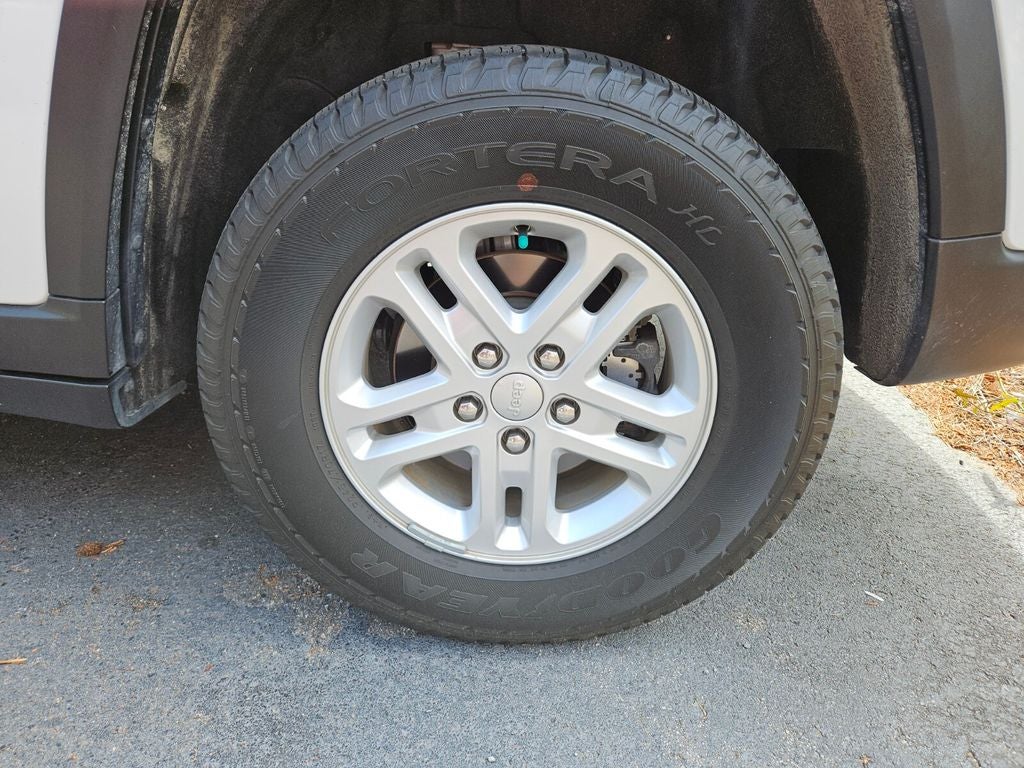 2023 Jeep Grand Cherokee Laredo 4x4