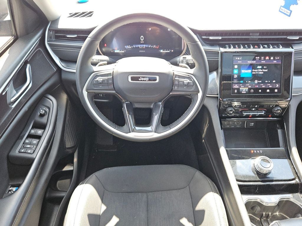 2023 Jeep Grand Cherokee Laredo 4x4