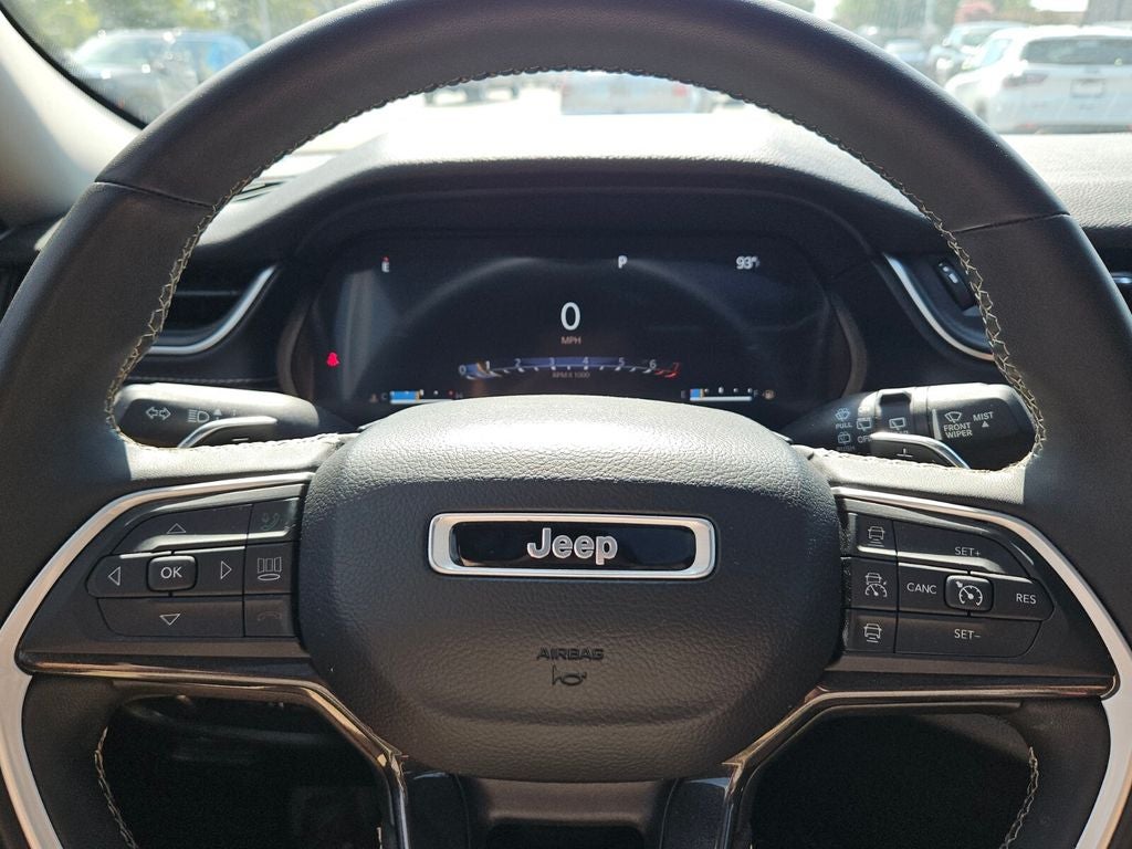 2023 Jeep Grand Cherokee Laredo 4x4