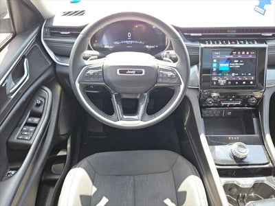 2023 Jeep Grand Cherokee Laredo 4x4