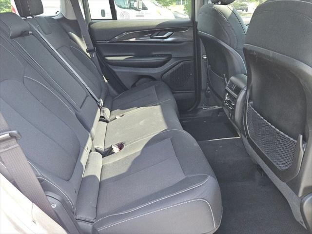 2023 Jeep Grand Cherokee Laredo 4x4