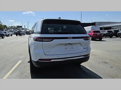 2023 Jeep Grand Cherokee Laredo 4x4