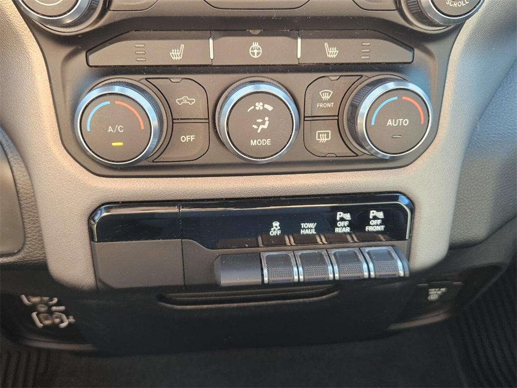 2022 RAM 1500 Big Horn Crew Cab 4x4 5'7' Box