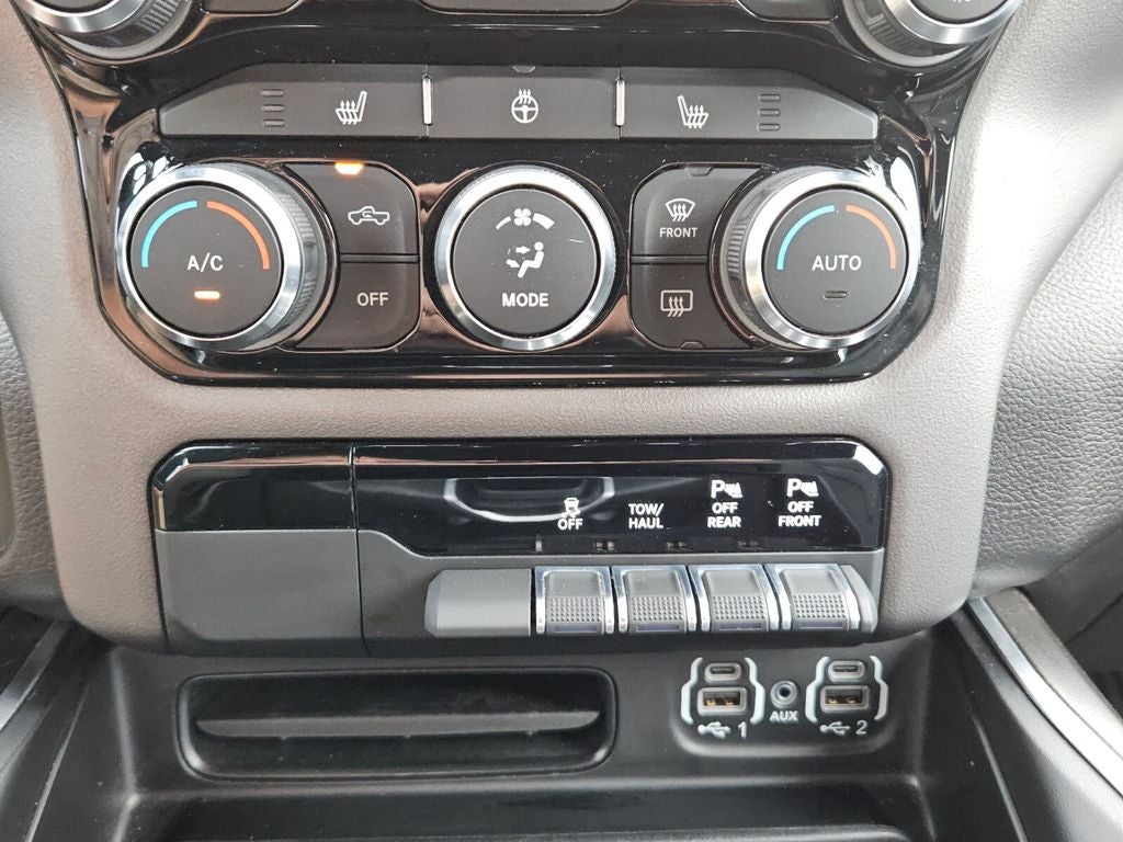 2022 RAM 1500 Big Horn Crew Cab 4x4 5'7' Box