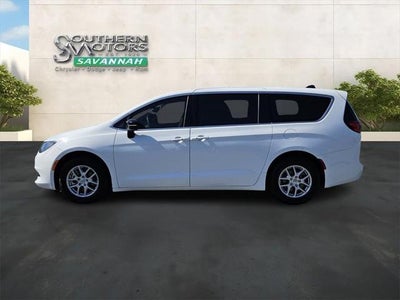 2025 Chrysler Voyager LX