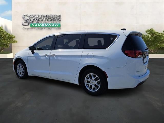 2025 Chrysler Voyager LX