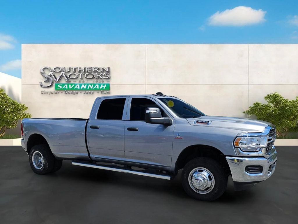 2024 RAM 3500 Tradesman Crew Cab 4x4 8' Box