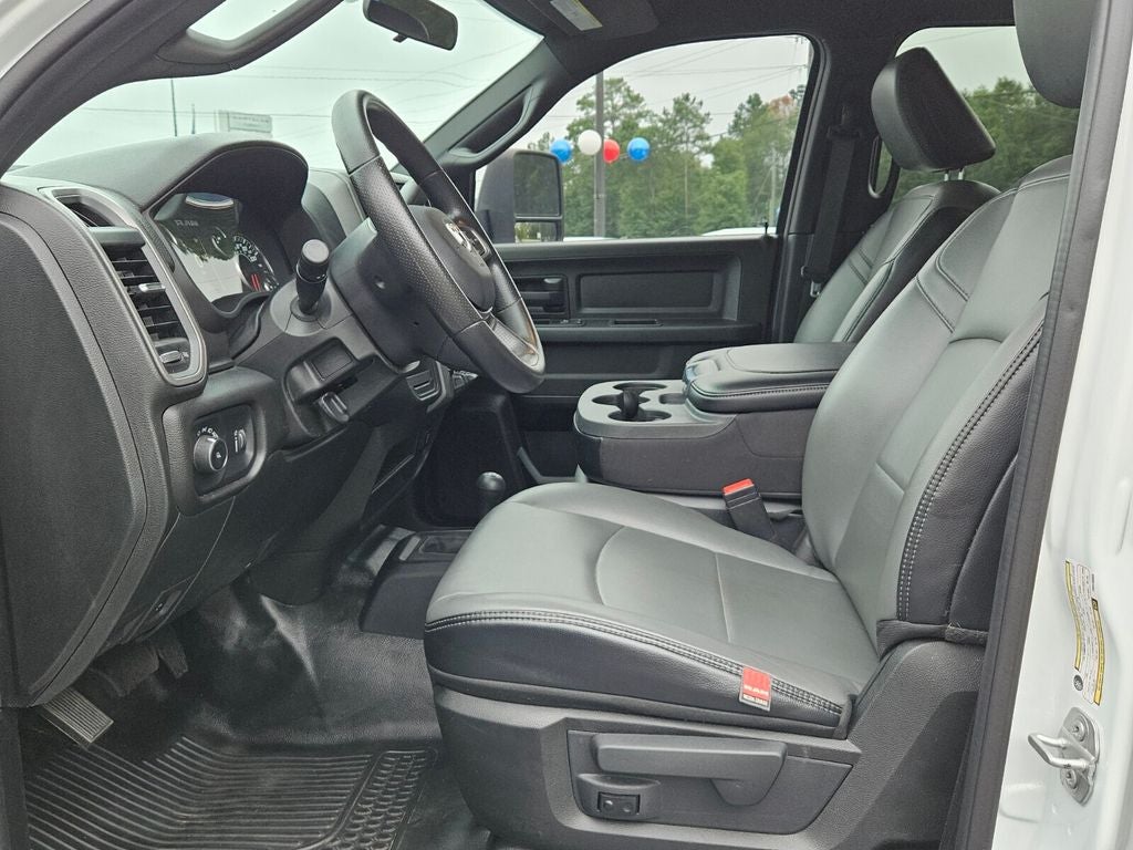 2023 RAM 3500 Tradesman Crew Cab 4x4 8' Box