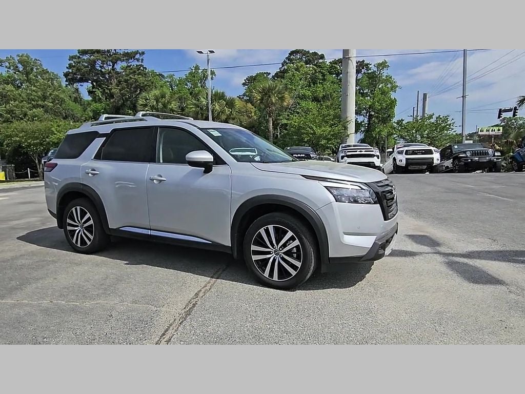 2025 Nissan Pathfinder Platinum FWD