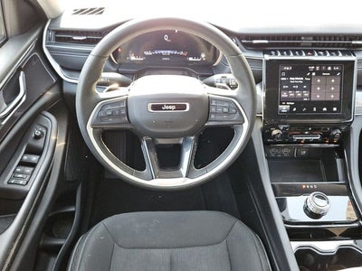 2023 Jeep Grand Cherokee Laredo 4x2