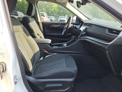 2023 Jeep Grand Cherokee Laredo 4x2
