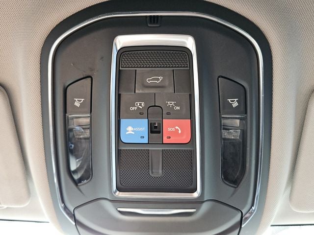2023 Jeep Grand Cherokee Laredo 4x2