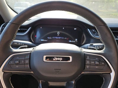 2023 Jeep Grand Cherokee Laredo 4x2