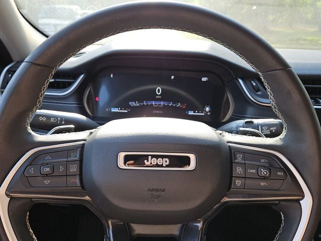 2023 Jeep Grand Cherokee Laredo 4x2