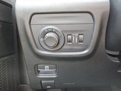 2023 Jeep Grand Cherokee Laredo 4x2