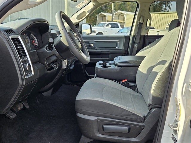 2024 RAM 1500 Classic SLT Quad Cab 4x2 6'4' Box