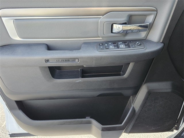 2024 RAM 1500 Classic SLT Quad Cab 4x2 6'4' Box