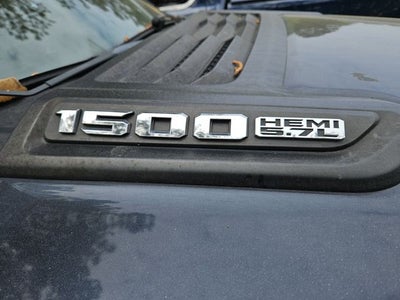2020 RAM 1500 Laramie Crew Cab 4x4 5'7' Box