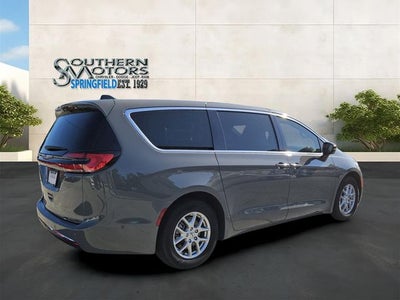 2025 Chrysler Pacifica Select