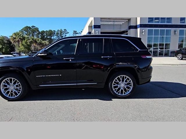 2022 Jeep Grand Cherokee Summit