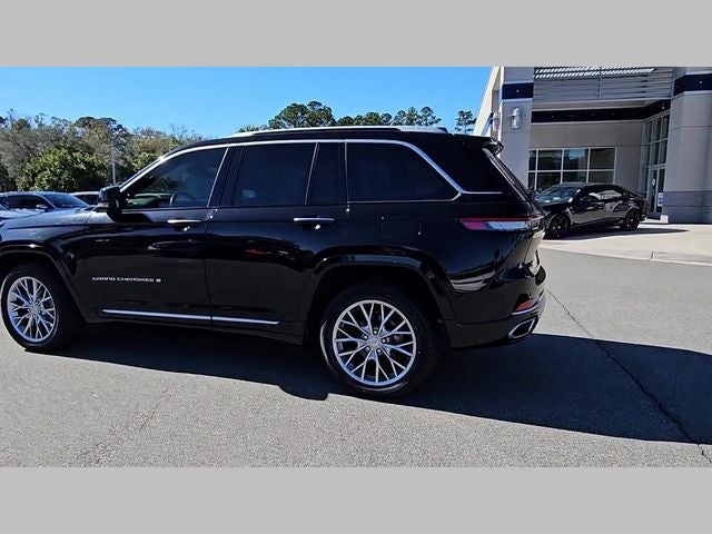 2022 Jeep Grand Cherokee Summit