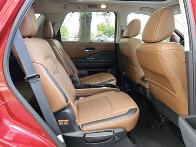 2025 Nissan Pathfinder Platinum