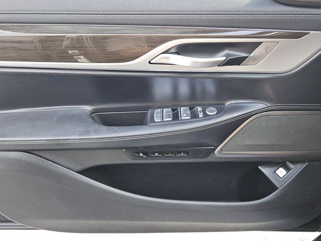 2022 BMW 7 Series 740i