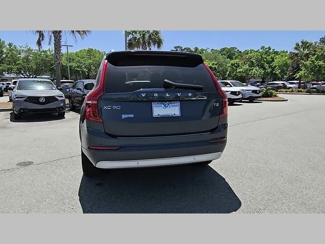 2022 Volvo XC90 T5 Momentum
