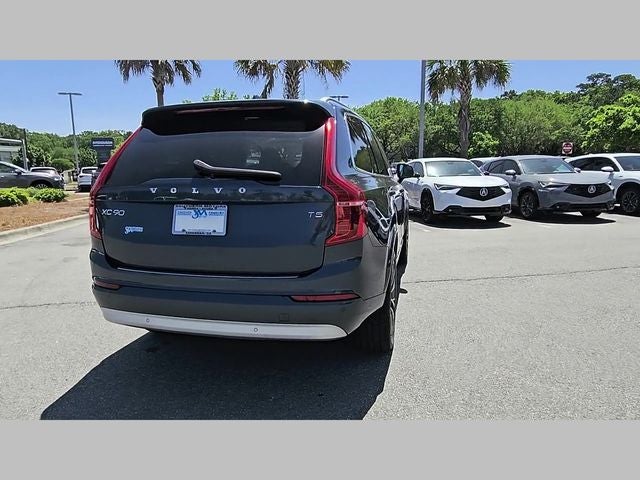 2022 Volvo XC90 T5 Momentum