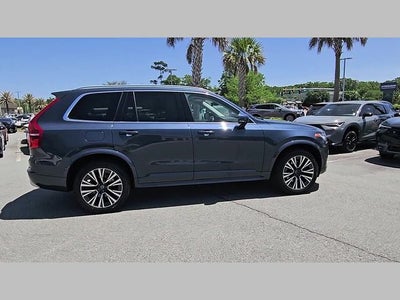 2022 Volvo XC90 T5 Momentum