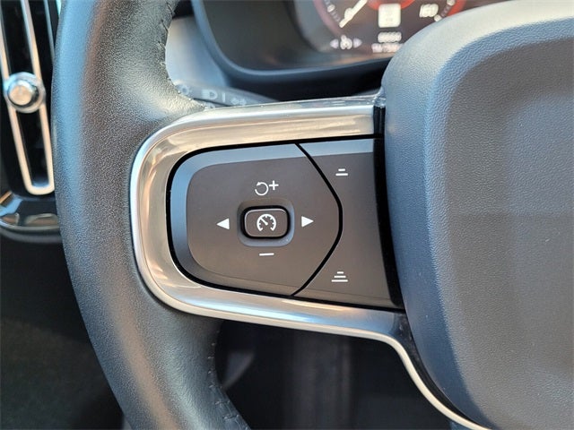 2021 Volvo XC40 Momentum