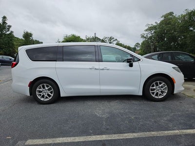 2025 Chrysler Voyager LX