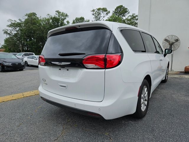 2025 Chrysler Voyager LX