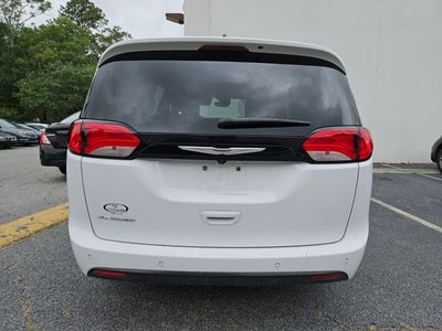 2025 Chrysler Voyager LX
