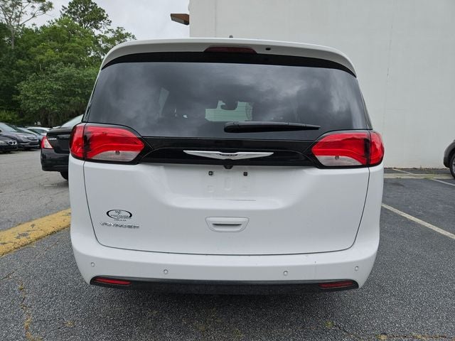 2025 Chrysler Voyager LX